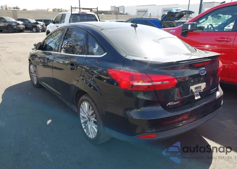 2016 Ford Focus Titanium z USA, uszkodzony, nr VIN 1FADP3J20GL362231